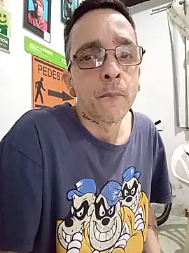 Snapshot of dinho_carioca chatting on 10-24-25, 04:58 dinho carioca online show from 10-24-25, 04:58