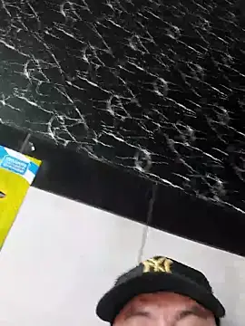 andrerj22 online show from 10-04-25, 06:17