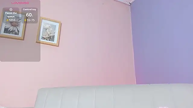 lourdes moon22 online show from 10-10-25, 01:10