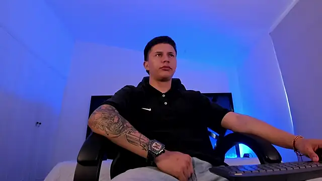 liaamsmiith  online show from 12-05-25, 12:14