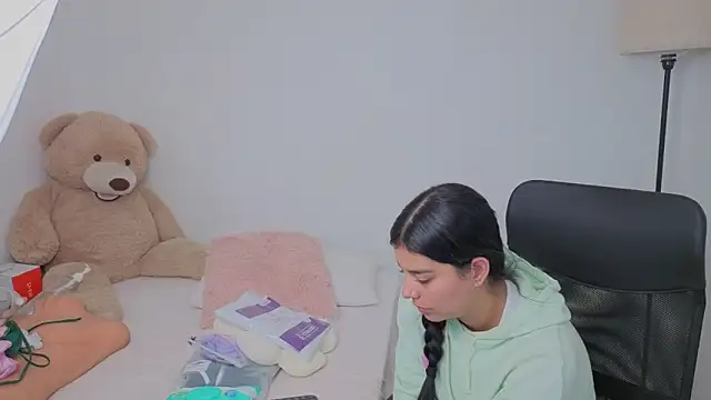 valerihouse online show from 10-01-25, 12:05