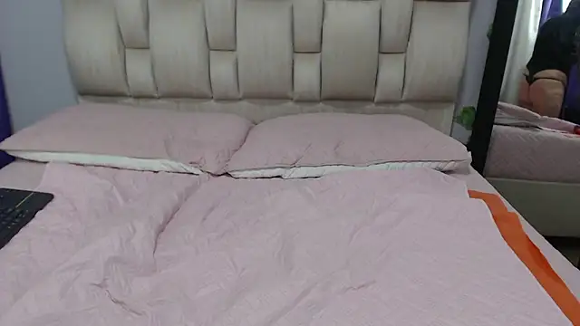 Snapshot of NoelleHartley chatting on 09-11-25, 12:38 NoelleHartley online show from 09-11-25, 12:38