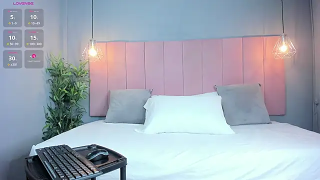 AariaLove online show from 10-30-25, 10:32