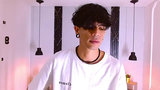 Franvill Trato online show from 10-04-25, 08:07