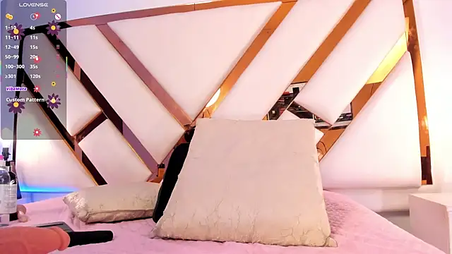 Niicolle Evanss online show from 03-30-26, 07:48