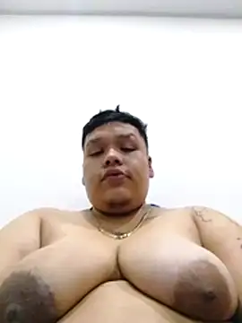 Snapshot of Yulian_bigclit7 chatting on 11-28-25, 02:58 Yulian bigclit7 online show from 11-28-25, 02:58