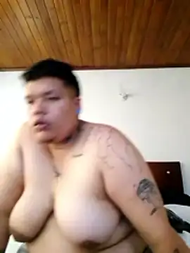 Snapshot of Yulian_bigclit7 chatting on 12-15-25, 10:25 Yulian bigclit7 online show from 12-15-25, 10:25