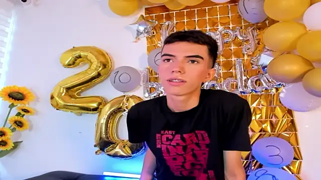 Snapshot of dylan_202520_ chatting on 09-26-25, 11:36 dylan 202520 online show from 09-26-25, 11:36