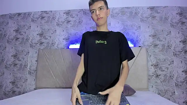 Snapshot of dylan_202520_ chatting on 09-27-25, 11:48 dylan 202520 online show from 09-27-25, 11:48