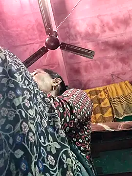 Pooja750 online show from 12-18-25, 05:02