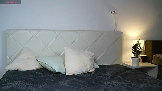 KaeliaScorch online show from 11-12-25, 12:05