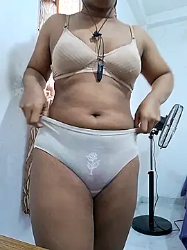Snapshot of BeautyGirl_sara chatting on 06-18-26, 04:35 BeautyGirl sara online show from 06-18-26, 04:35