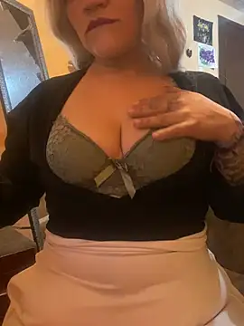 Snapshot of Isisflame chatting on 01-13-26, 03:01 Isisflame online show from 01-13-26, 03:01