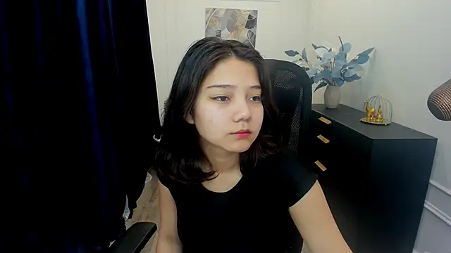 Snapshot of ElliVensda chatting on 09-16-25, 07:26 ElliVensda online show from 09-16-25, 07:26