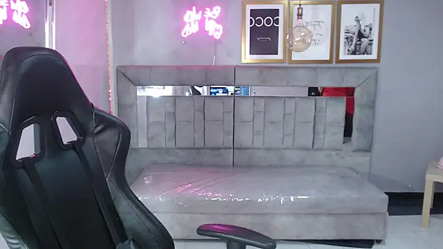 Red Bunny v online show from 02-12-26, 01:22