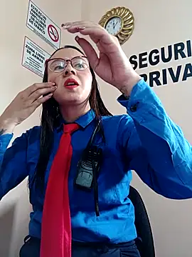 Snapshot of Hannah-colx chatting on 10-10-25, 04:06 Hannah-colx online show from 10-10-25, 04:06