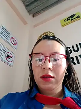 Snapshot of Hannah-colx chatting on 10-22-25, 01:44 Hannah-colx online show from 10-22-25, 01:44