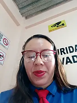 Snapshot of Hannah-colx chatting on 10-23-25, 04:06 Hannah-colx online show from 10-23-25, 04:06