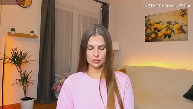 Snapshot of Cutie_Lui_ chatting on 09-23-25, 08:50 Cutie Lui online show from 09-23-25, 08:50