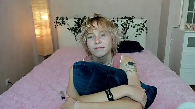 Pink Lila18 online show from 09-25-25, 09:35