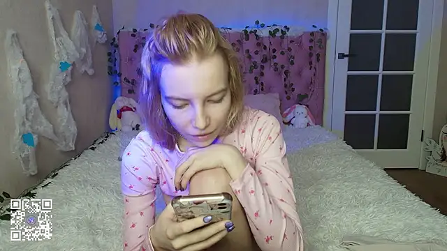 Pink Lila18 online show from 02-16-26, 01:02