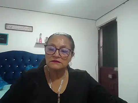 Snapshot of _Cristal chatting on 09-09-25, 02:16 Cristal online show from 09-09-25, 02:16
