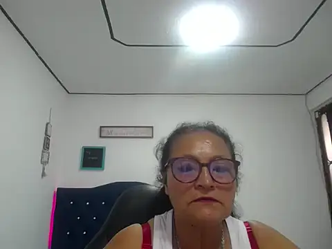 Snapshot of _Cristal chatting on 09-15-25, 05:13 Cristal online show from 09-15-25, 05:13