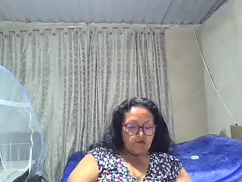 Snapshot of _Cristal chatting on 10-05-25, 12:20 Cristal online show from 10-05-25, 12:20