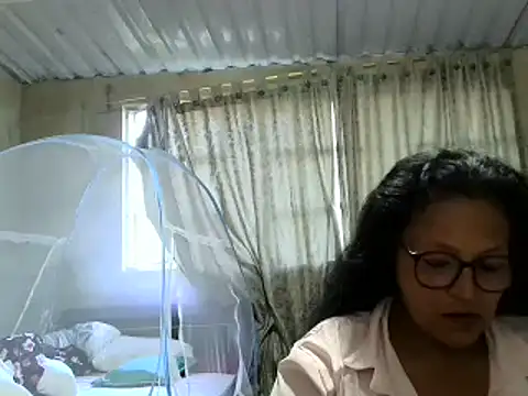 Snapshot of _Cristal chatting on 10-07-25, 12:57 Cristal online show from 10-07-25, 12:57