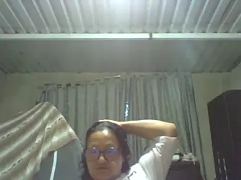 Snapshot of _Cristal chatting on 10-20-25, 12:33 Cristal online show from 10-20-25, 12:33