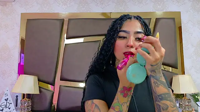 EmilieLake online show from 02-19-26, 07:54