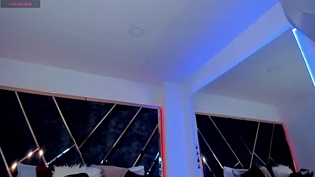 SusanaHenao online show from 10-31-25, 04:52