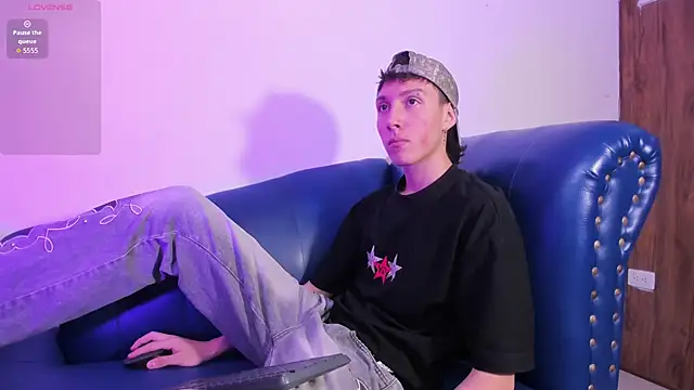 LittleDanny  online show from 04-17-26, 05:05