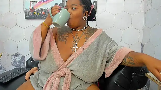 Anaa Fuentess online show from 10-22-25, 11:54