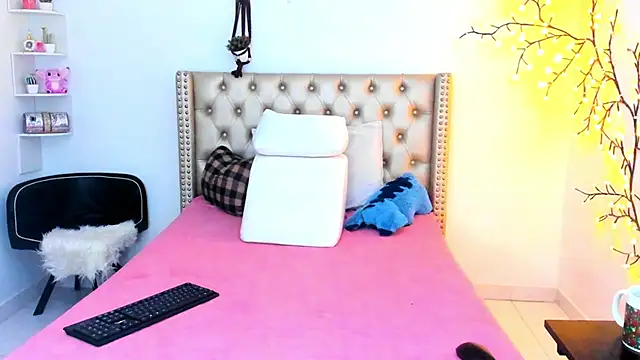 LenaStylesOA online show from 11-27-25, 12:51