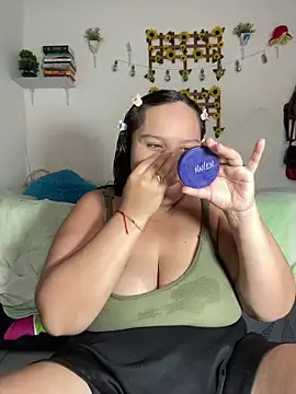 Snapshot of luna_sweet16 chatting on 09-25-25, 04:11 luna sweet16 online show from 09-25-25, 04:11