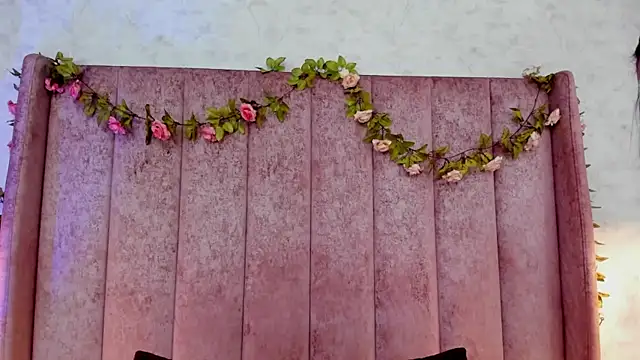 Snapshot of AnyaJay chatting on 12-22-25, 09:45 AnyaJay online show from 12-22-25, 09:45