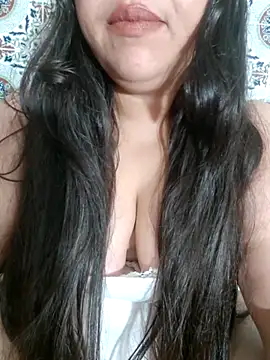 Snapshot of Hot-lino chatting on 11-13-25, 01:15 Hot-lino online show from 11-13-25, 01:15