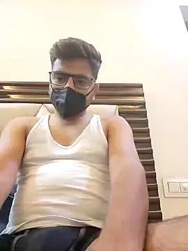 Snapshot of LoveGuruRA chatting on 09-19-25, 07:47 LoveGuruRA online show from 09-19-25, 07:47