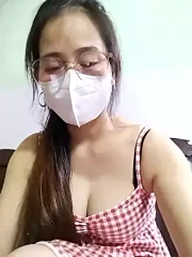 Snapshot of HELEN686 chatting on 10-10-25, 05:23 HELEN686 online show from 10-10-25, 05:23