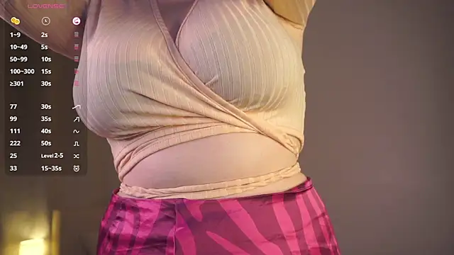 LakeshiaVodopich online show from 11-18-25, 08:41