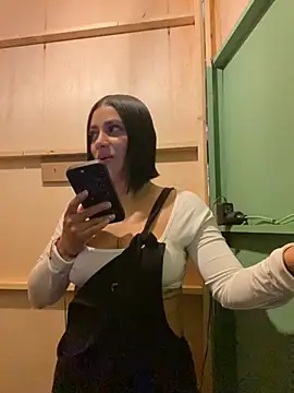 AlannaEvons online show from 12-02-25, 06:36