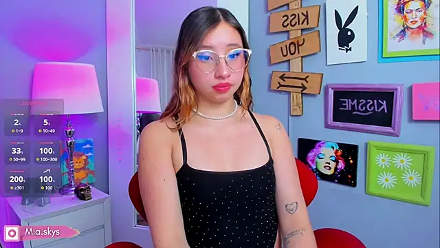 mia skys online show from 12-18-25, 02:45