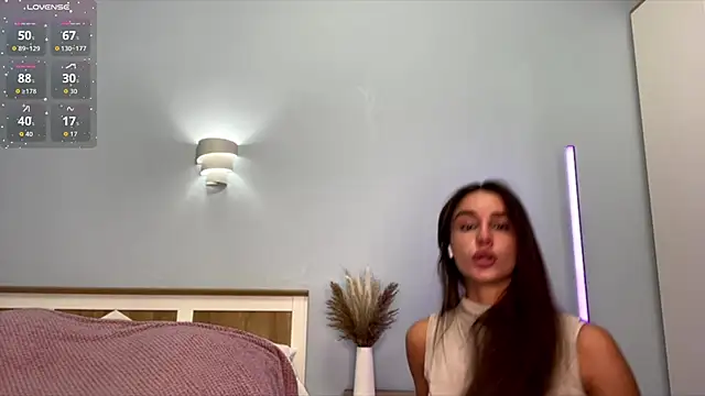 Snapshot of JerrieCham chatting on 12-15-25, 07:23 JerrieCham online show from 12-15-25, 07:23