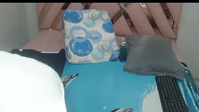 jamesrodriguez44 online show from 12-18-25, 05:19