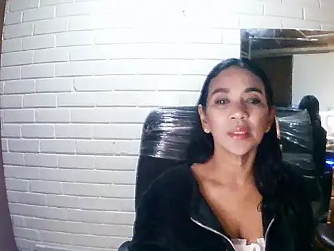 MiiaVelasquez online show from 11-07-25, 04:23