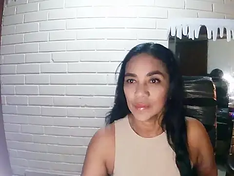 MiiaVelasquez online show from 11-08-25, 05:29