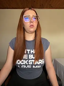 CoraVibes online show from 11-19-25, 11:54