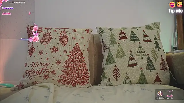 Roxybeautyy online show from 10-15-25, 09:31