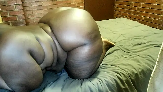 Snapshot of ASSQUEEN37Xx chatting on 10-30-25, 03:30 ASSQUEEN37Xx online show from 10-30-25, 03:30